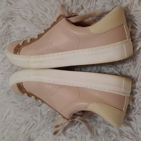 UNIVERSAL Thread Shoes - Picture 2 of 6